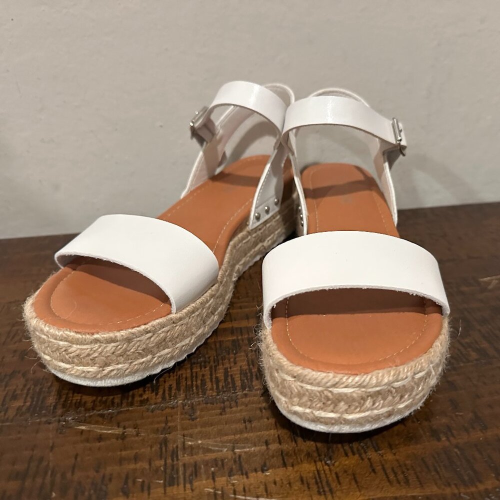 Cushinaire Melissa White Espadrille Platform Sandals - Size 9M